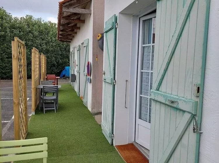 Hotelli Hôtel Le Mareuillais