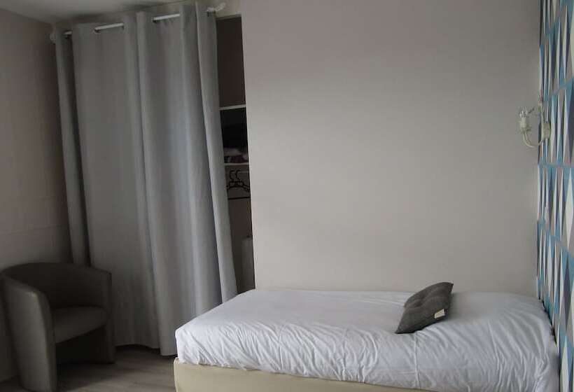 Отель Hôtel Le Mareuillais