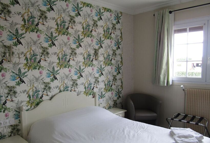 Отель Hôtel Le Mareuillais