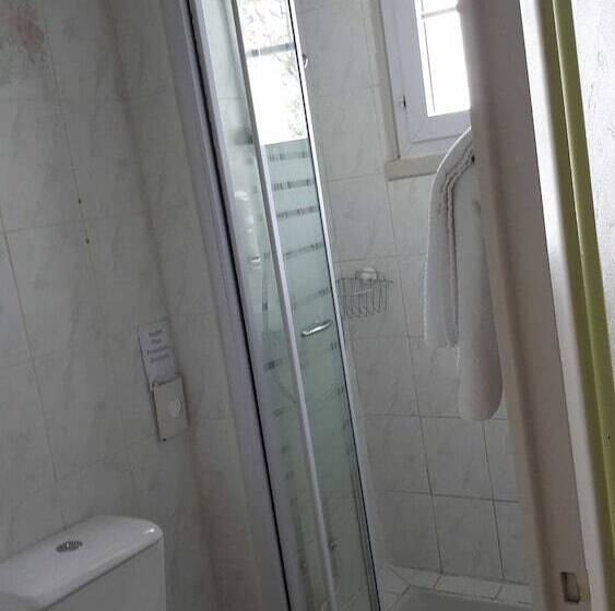 Отель Hôtel Le Mareuillais