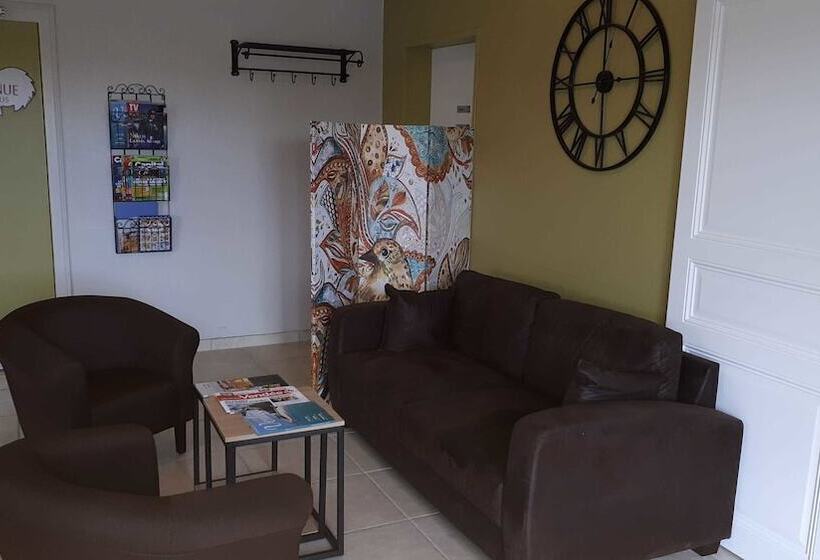 Отель Hôtel Le Mareuillais