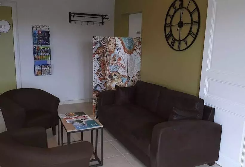 Hotelli Hôtel Le Mareuillais