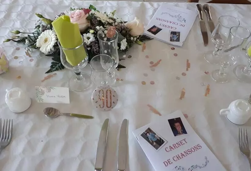 Hotelli Hôtel Le Mareuillais