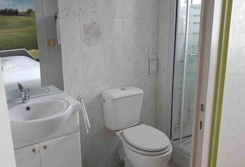 Отель Hôtel Le Mareuillais