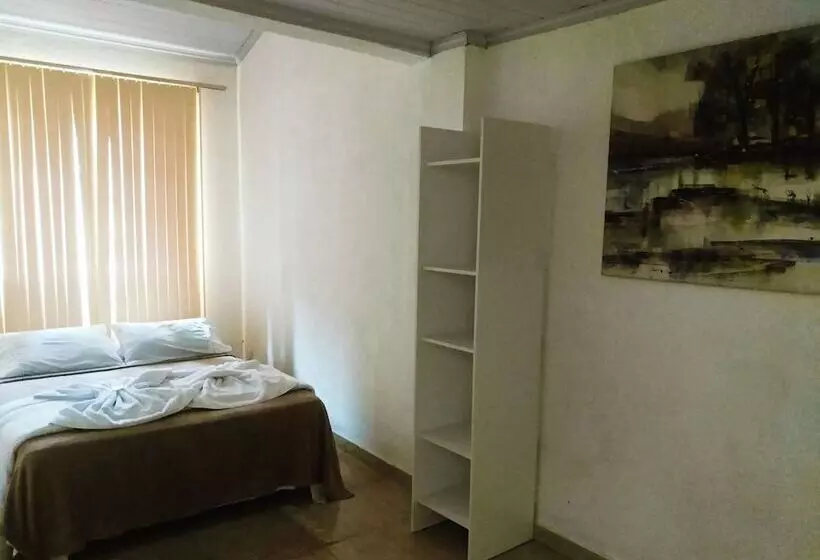 ホテル Pousada Monteiro