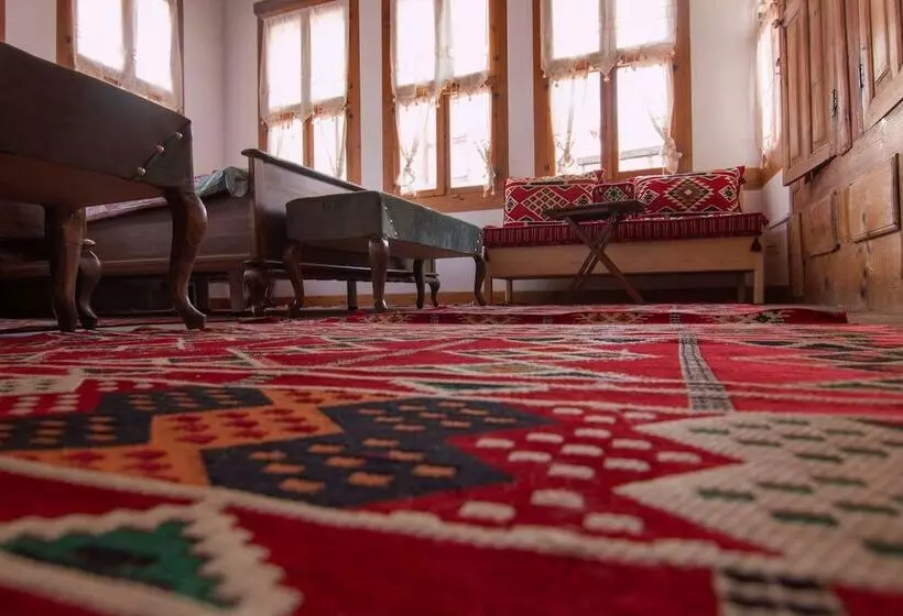 هتل Zerde Konak