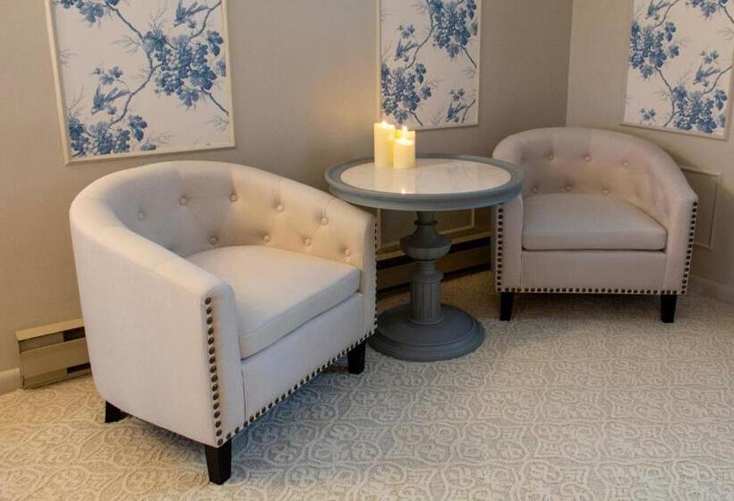 Hudson Manor Bed & Breakfast