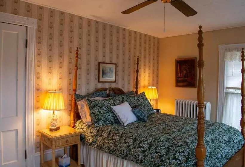 Hudson Manor Bed & Breakfast