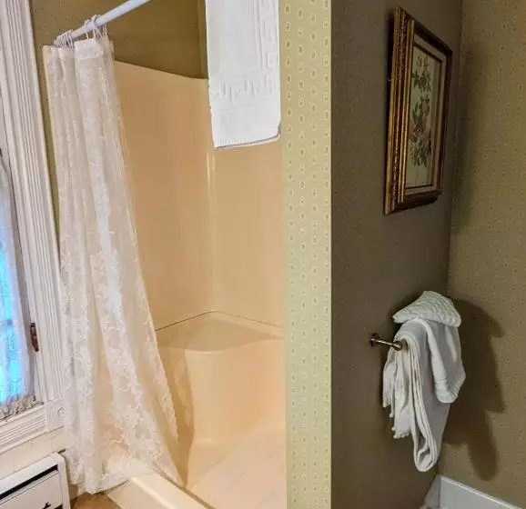 Hudson Manor Bed & Breakfast