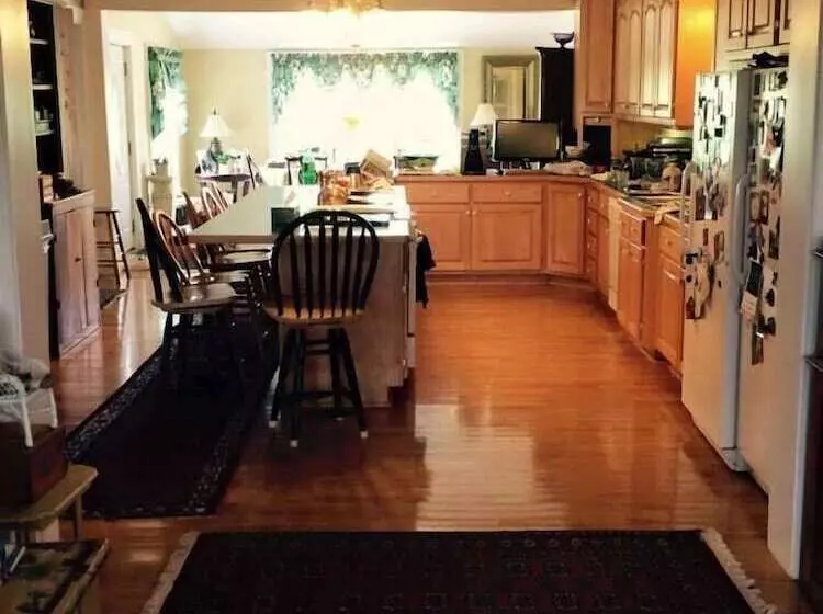 Majatalo Butternut Ridge Bed & Breakfast