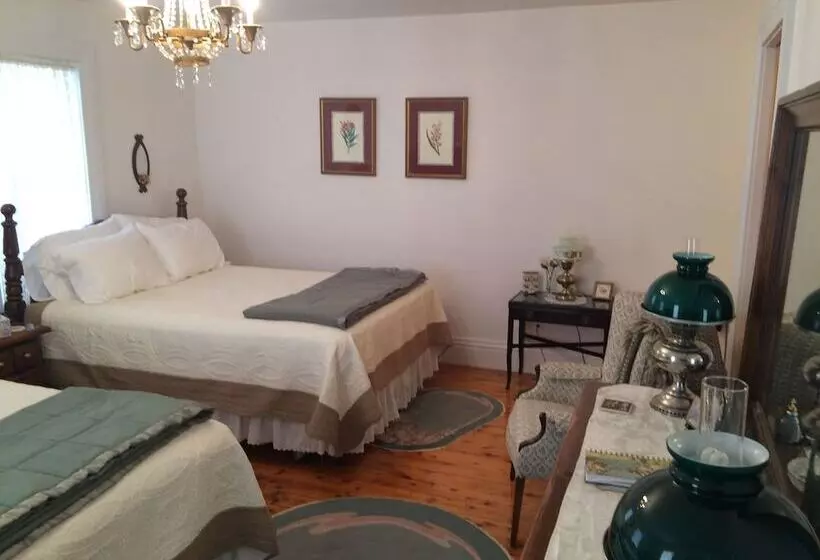 Majatalo Butternut Ridge Bed & Breakfast