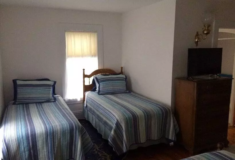 Majatalo Butternut Ridge Bed & Breakfast