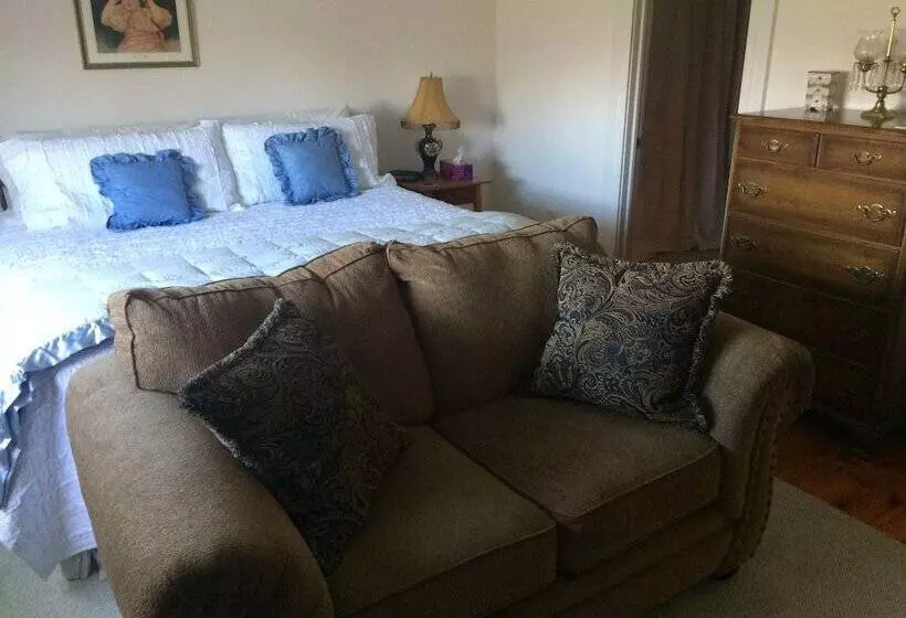 Majatalo Butternut Ridge Bed & Breakfast