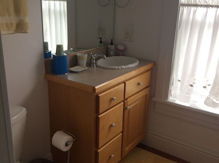 بنسيون Butternut Ridge Bed & Breakfast