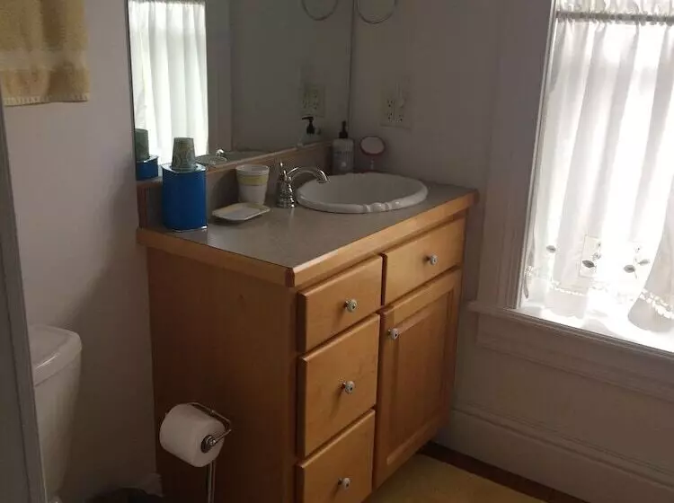 Majatalo Butternut Ridge Bed & Breakfast