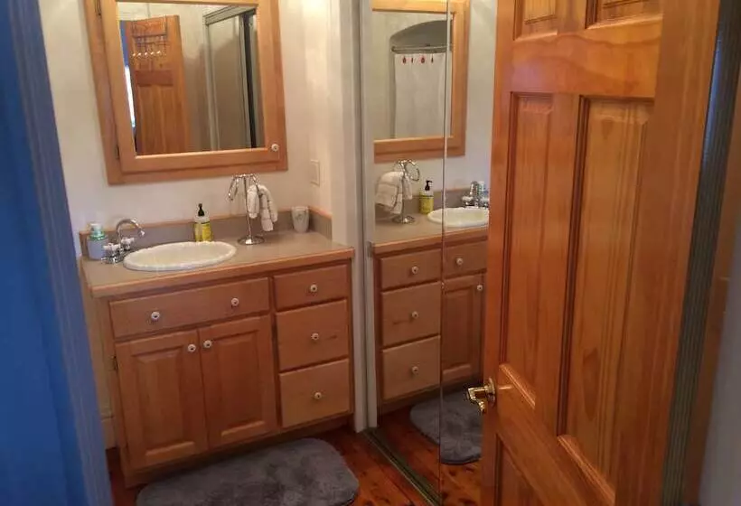 Majatalo Butternut Ridge Bed & Breakfast