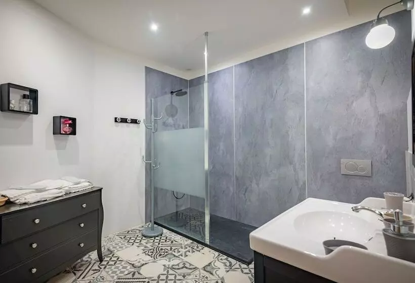 Majatalo La Tour De Lierre 2