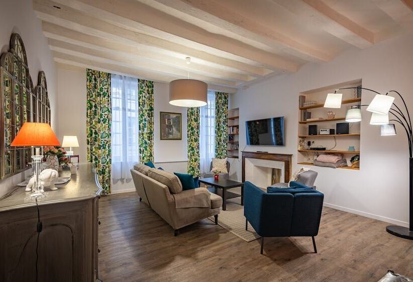 بنسيون La Tour De Lierre 2