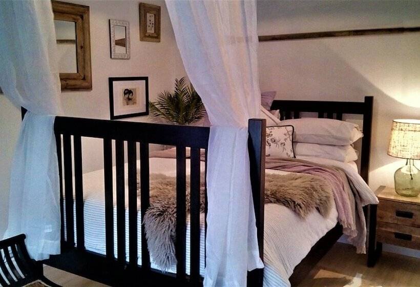 Pension The Estate Koroit Boutique