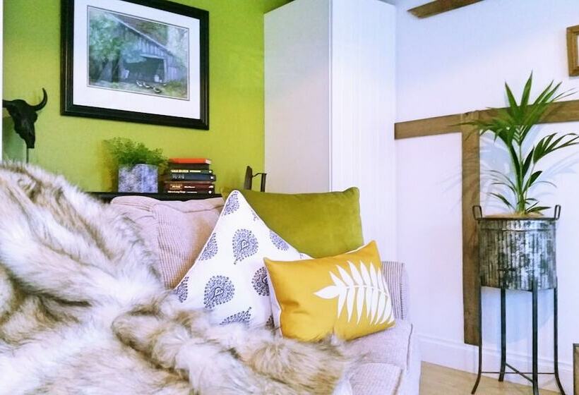 Pension The Estate Koroit Boutique