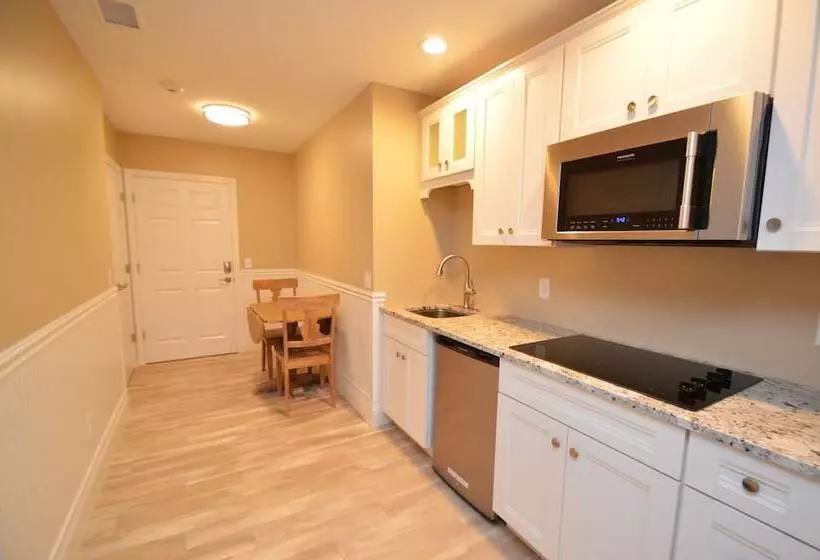 Waters Edge B&b Resort