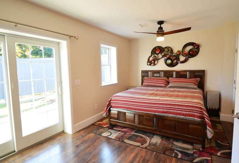 Waters Edge B&b Resort