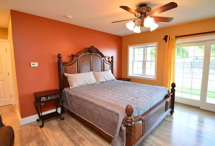 Waters Edge B&b Resort