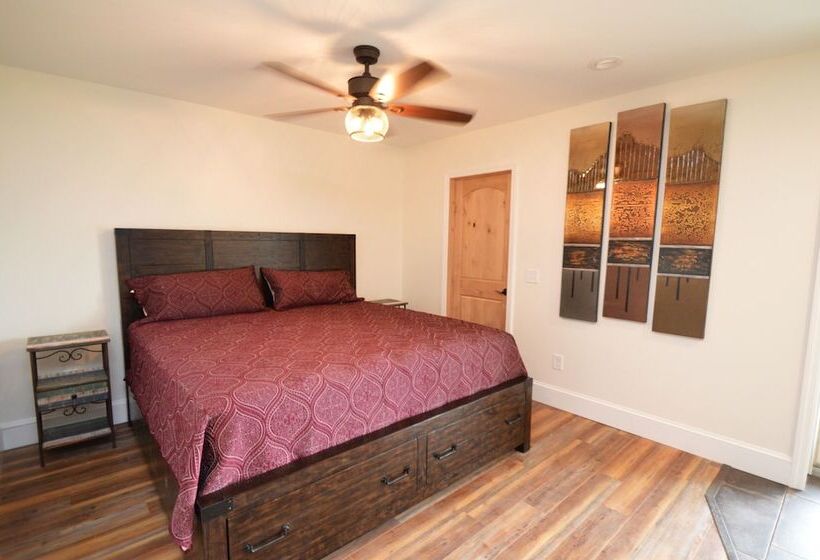 Waters Edge B&b Resort