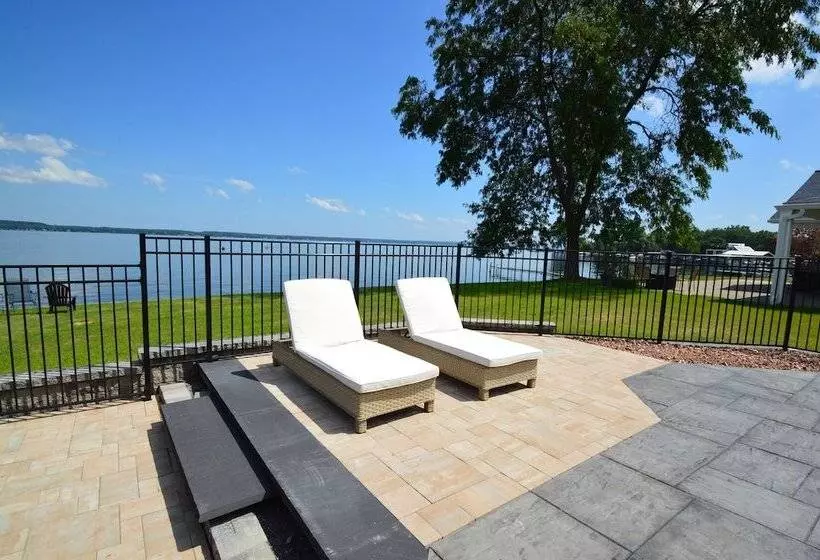 Waters Edge B&b Resort