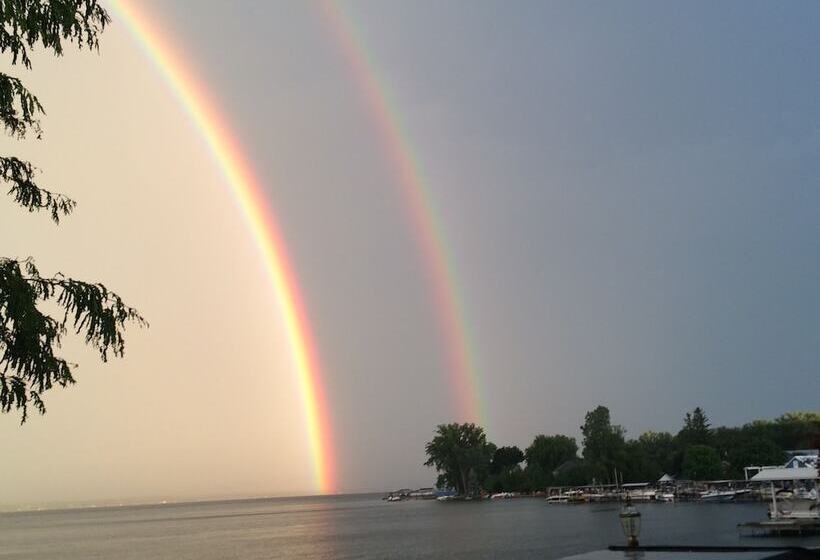 Waters Edge B&b Resort