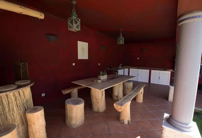 7 Waves Surf Hostel