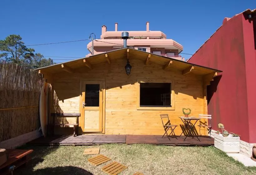 7 Waves Surf Hostel