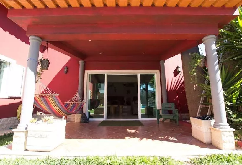 7 Waves Surf Hostel