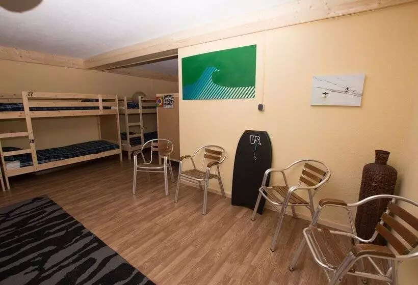 7 Waves Surf Hostel