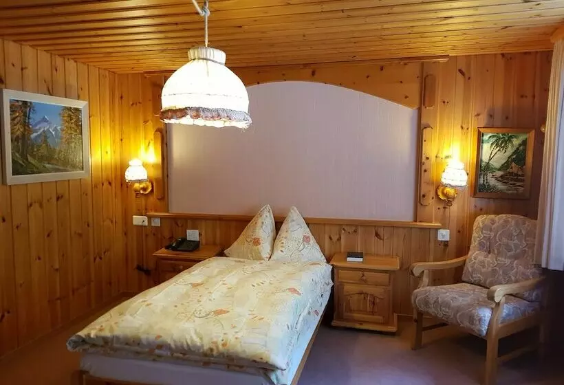 Hotelli Alpine Budget Rooms By Tascherhof