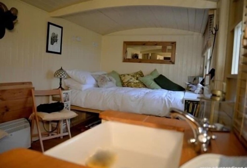 Отель Glamping On The Hill