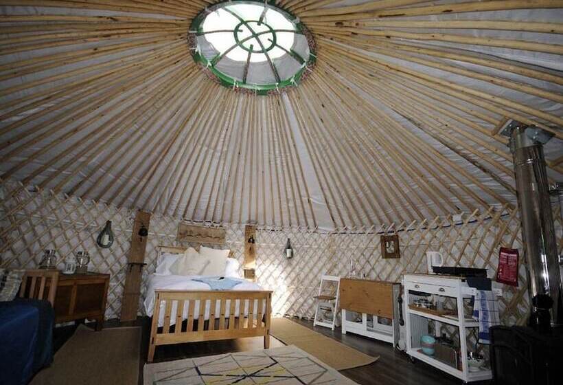 Отель Glamping On The Hill