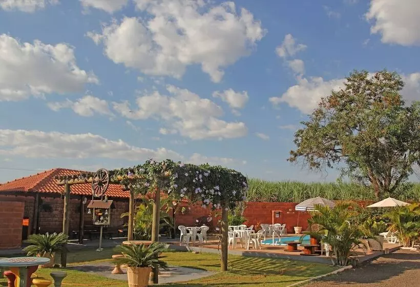 Hotelli Pousada Quinta Das Aroeiras