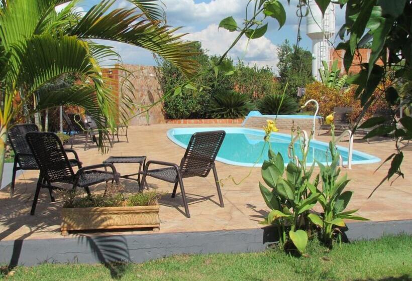 هتل Pousada Quinta Das Aroeiras