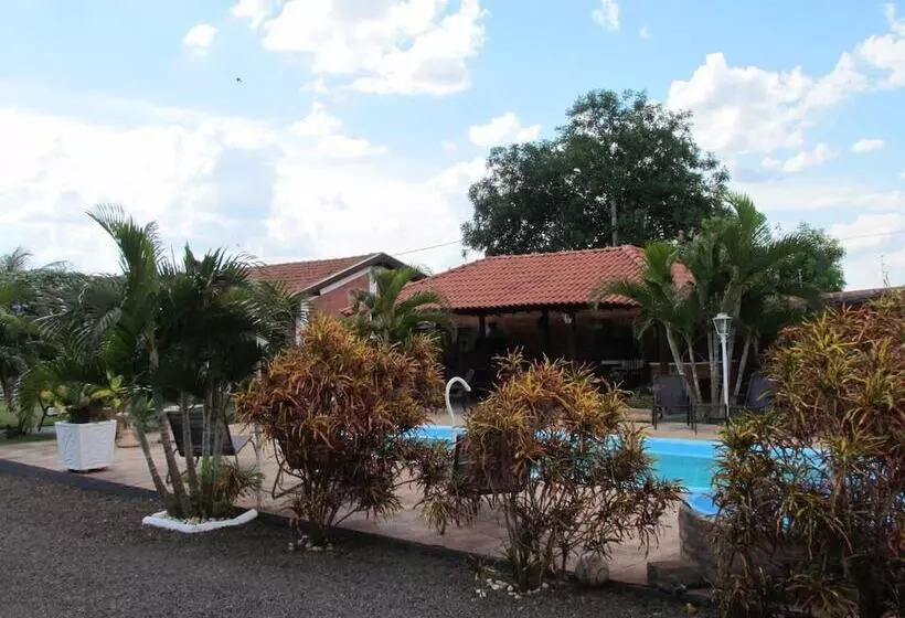 Hotelli Pousada Quinta Das Aroeiras