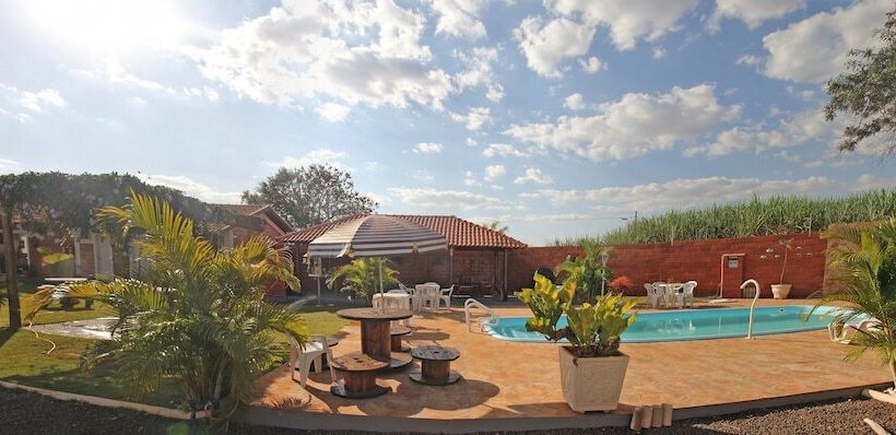 هتل Pousada Quinta Das Aroeiras