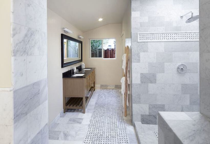 فندق Rockhouse Suites