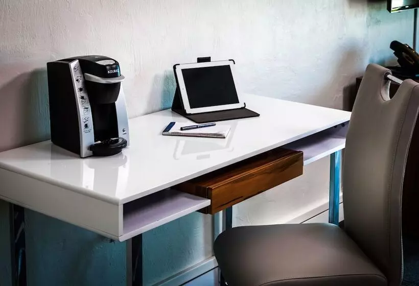 Hotelli The Salty Mermaid Oceanfront