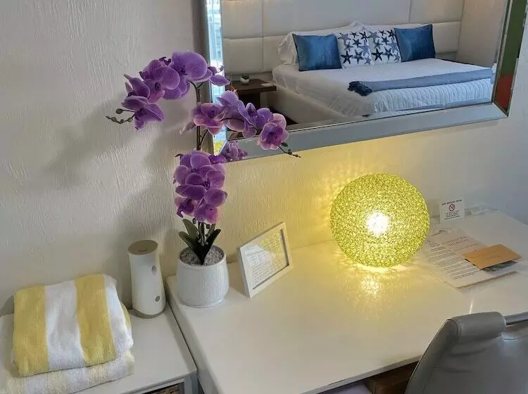 Hotelli The Salty Mermaid Oceanfront