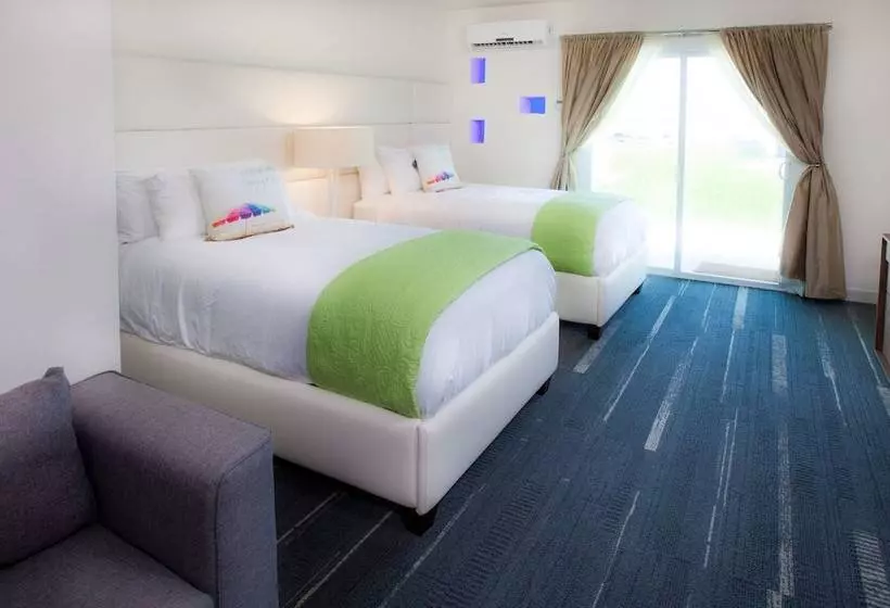 Hotelli The Salty Mermaid Oceanfront