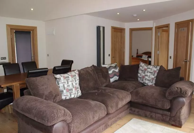Loch Ness Highland Cottages