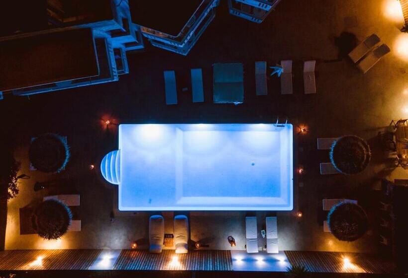 Manias Hotel Apartments