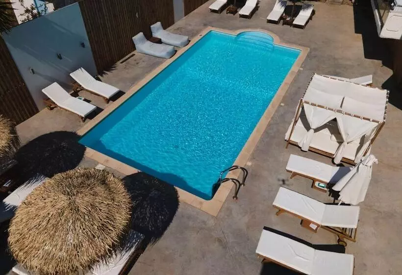 Manias Hotel Apartments
