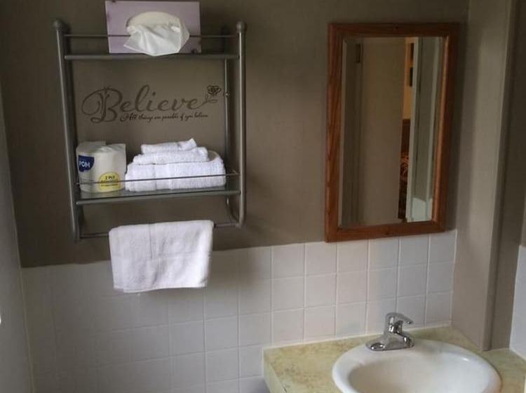 فندق على الطريق The King S Inn