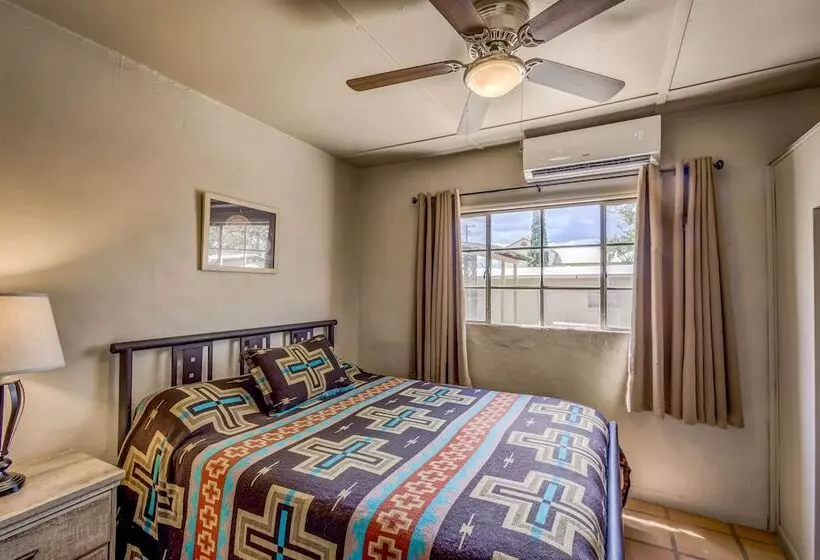 Motelli Tombstone San Jose House